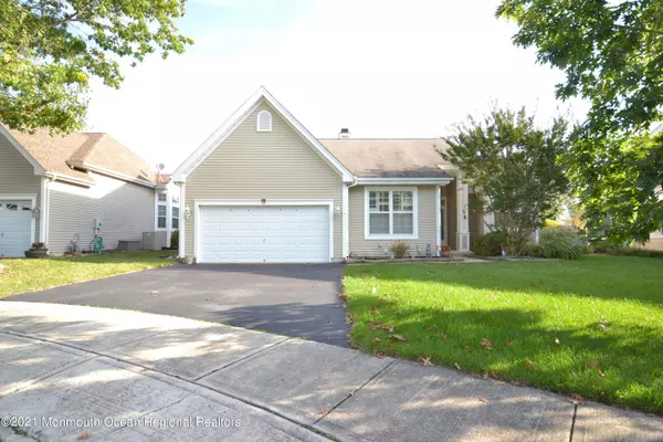 6 Candle Lake Court, Barnegat, NJ 08005