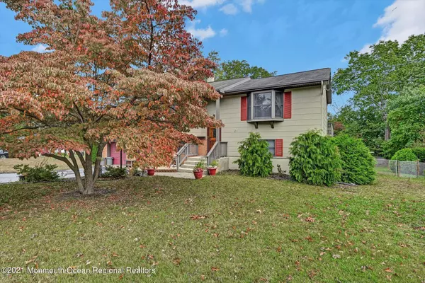 1 Southgate Drive, Howell, NJ 07731