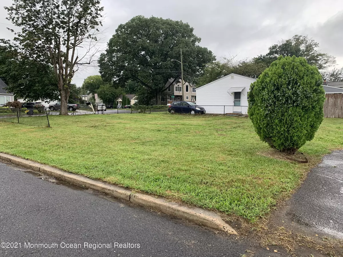 Keyport, NJ 07735,910 Malden Drive