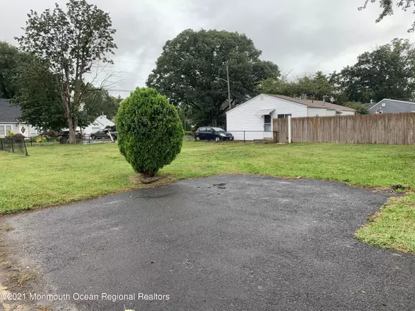 Keyport, NJ 07735,910 Malden Drive