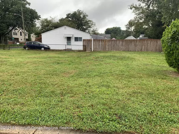 Keyport, NJ 07735,910 Malden Drive