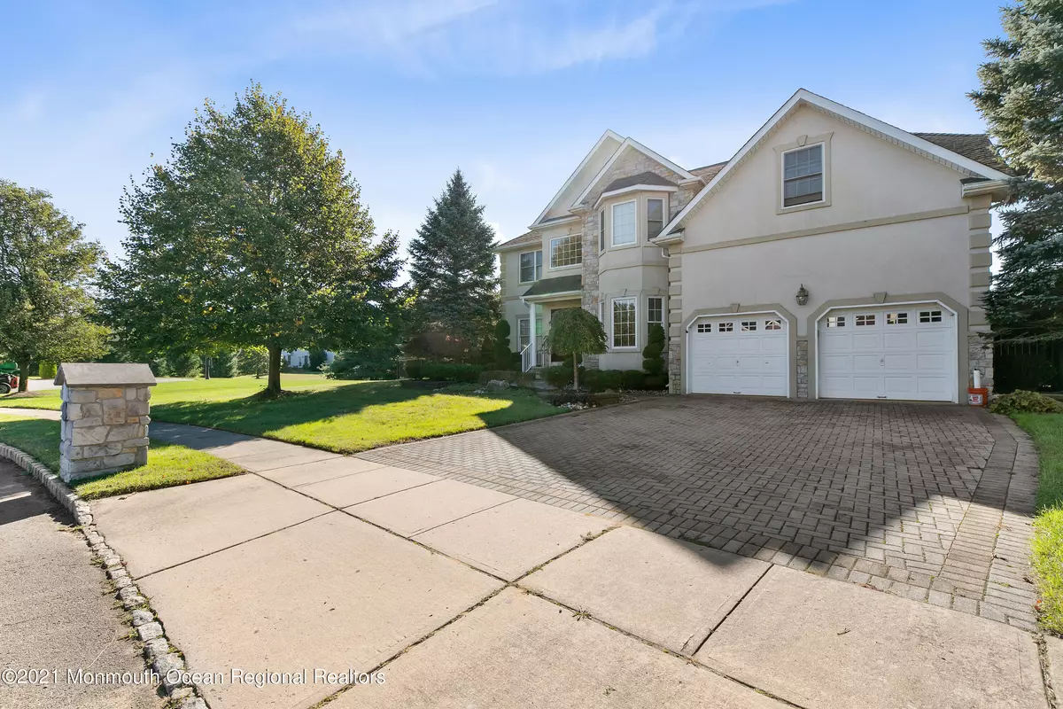 Manalapan, NJ 07726,10 Lernard Road