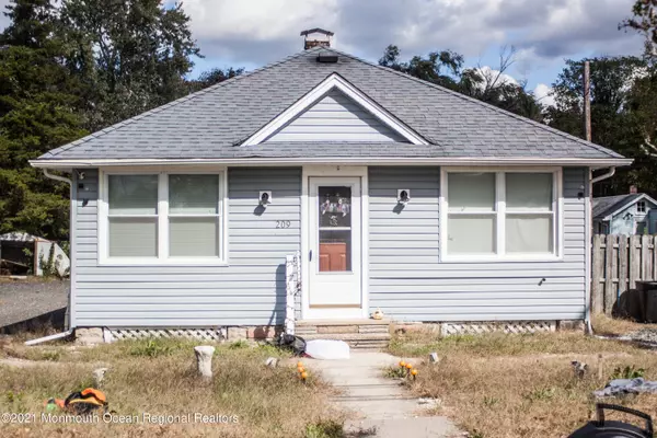 209 Manapaqua Avenue, Lakehurst, NJ 08733