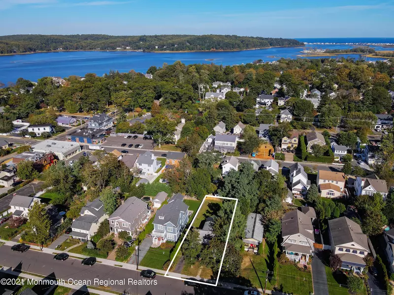 35 Lafayette Street, Rumson, NJ 07760