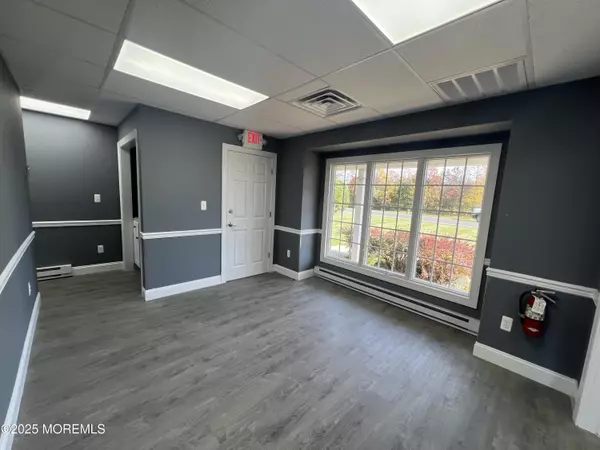 Holmdel, NJ 07733,22 S Holmdel Road #1