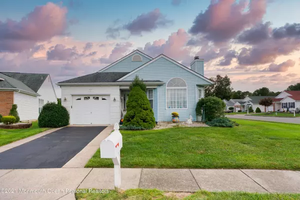 2 Colwyn Way, Toms River, NJ 08757