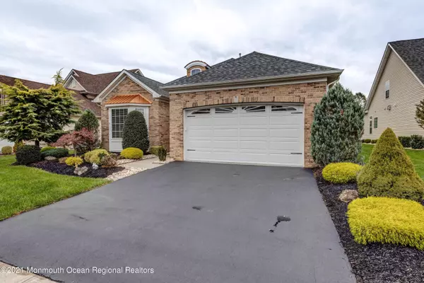 Farmingdale, NJ 07727,17 E Francesa Court