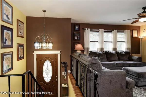 Lakehurst, NJ 08733,517 Union Avenue