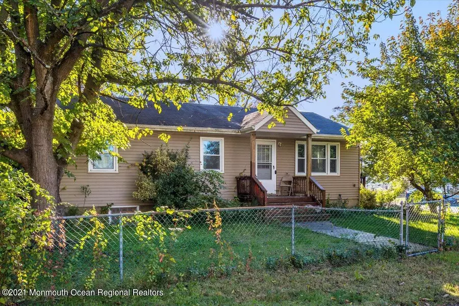 21 4th Avenue, Toms River, NJ 08757