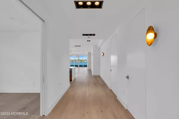 Red Bank, NJ 07701,4 Boat Club Court #PH 3A