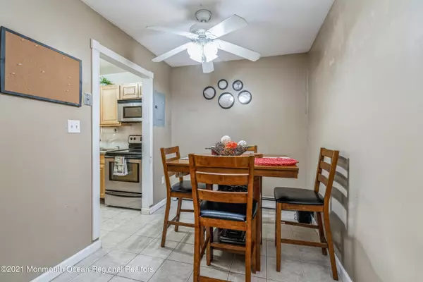 Spotswood, NJ 08884,289 Main Street #8F