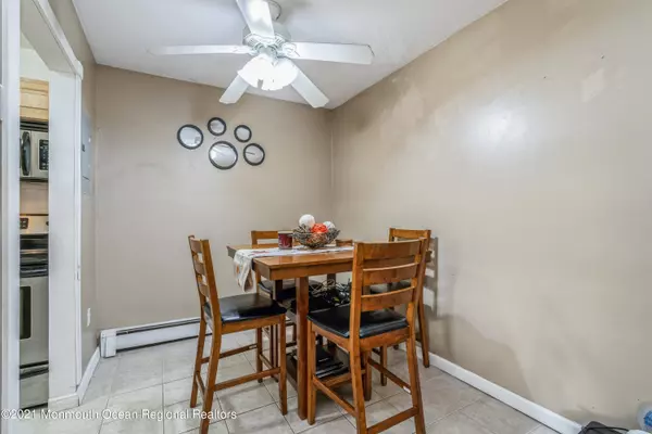 Spotswood, NJ 08884,289 Main Street #8F