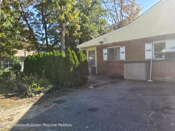 8 Pine Street, Toms River, NJ 08757