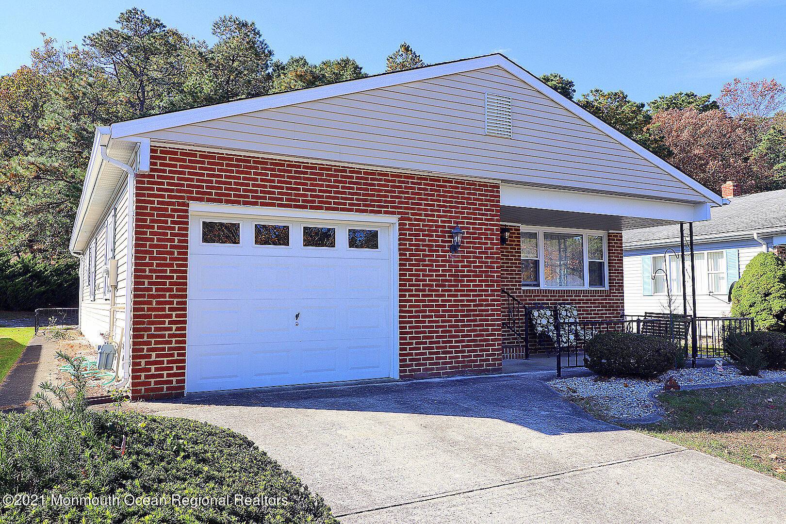 5 Point Blanche Court, Toms River, NJ 08757