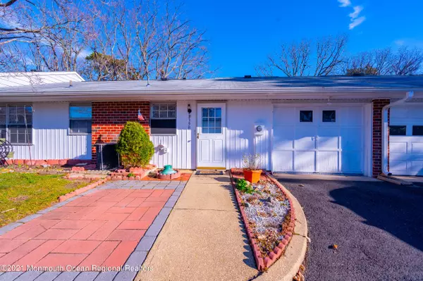 Lakewood, NJ 08701,839 Inverness Court