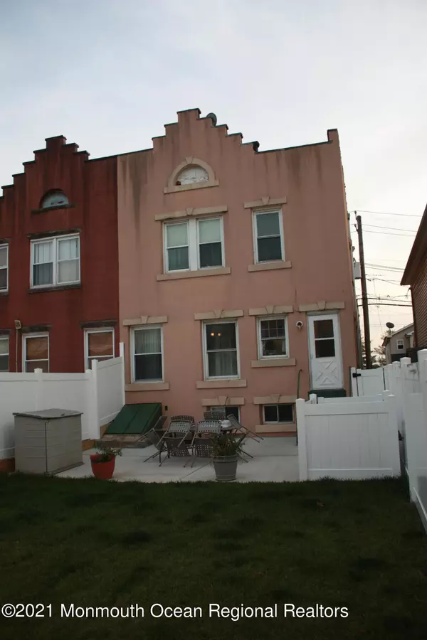 Carteret, NJ 07008,48 Chrome Avenue