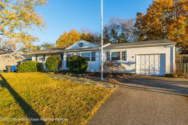 955 Hazelwood Road, Toms River, NJ 08753