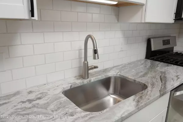 Keyport, NJ 07735,107 Fulton Street #B