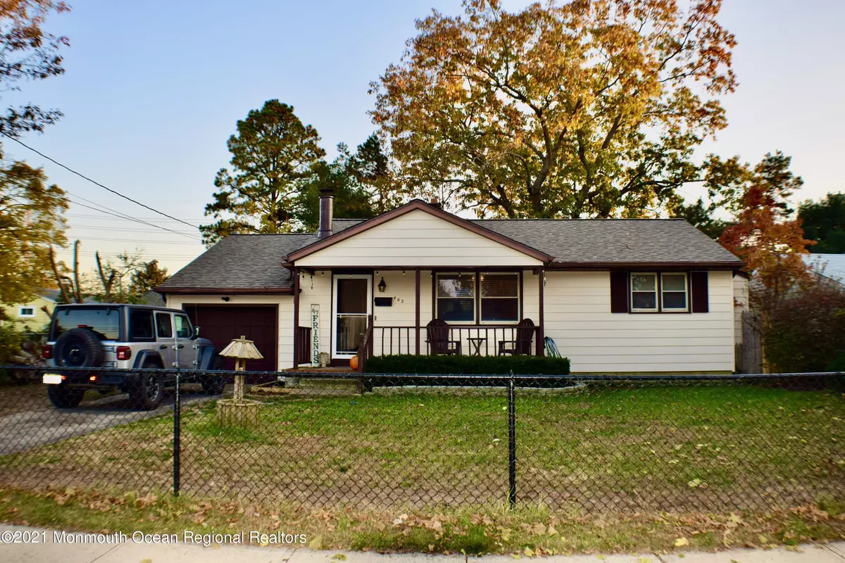 Lakehurst, NJ 08733,402 Maple Street