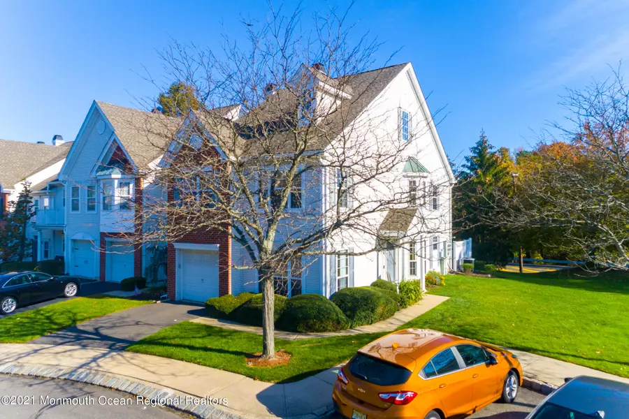 8 Dutch Court, Holmdel, NJ 07733