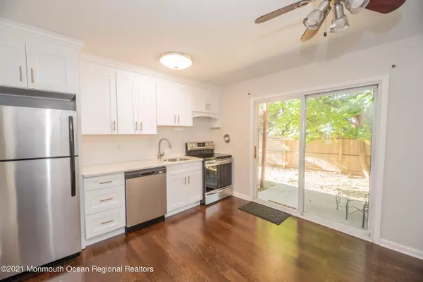 Atlantic Highlands, NJ 07716,14 King James Lane