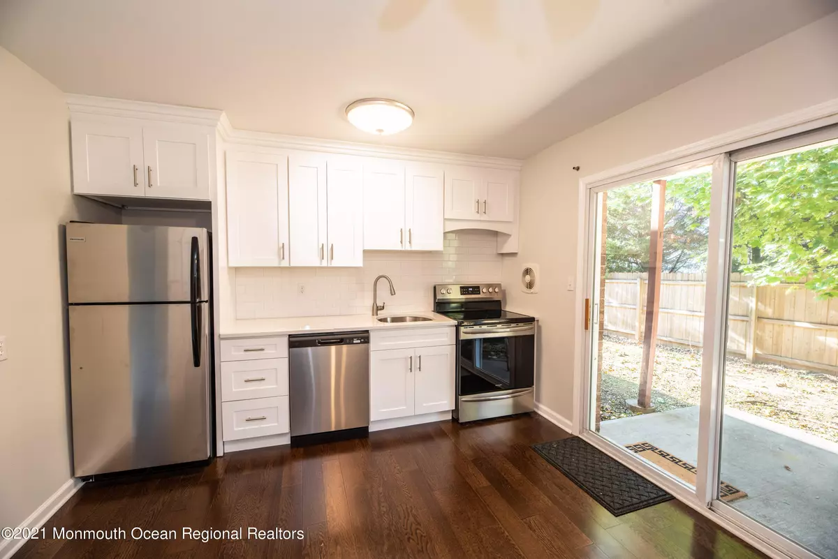 Atlantic Highlands, NJ 07716,14 King James Lane