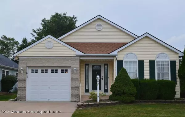 15 Colwyn Way, Toms River, NJ 08757