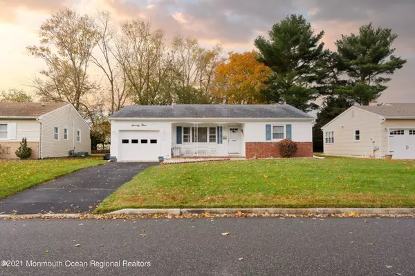73 Edinburgh Drive, Toms River, NJ 08757