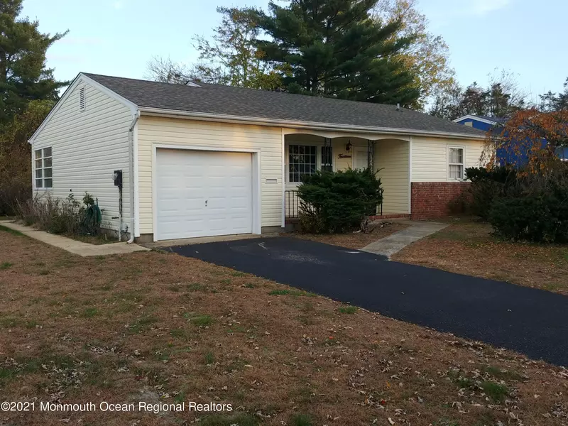 14 Sutherland Court, Toms River, NJ 08757