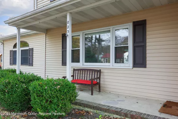 Lanoka Harbor, NJ 08734,823 Hazelton Avenue