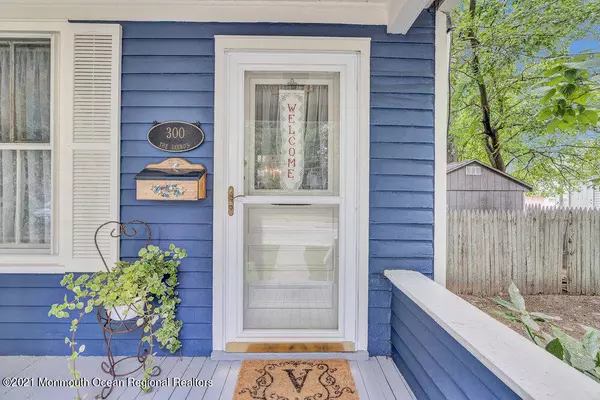 Belford, NJ 07718,300 East Road