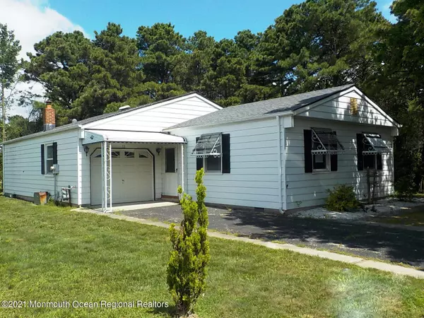 52 Normanton Court, Toms River, NJ 08757