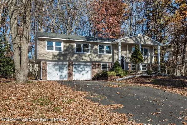 Manalapan, NJ 07726,16 Camelot Court