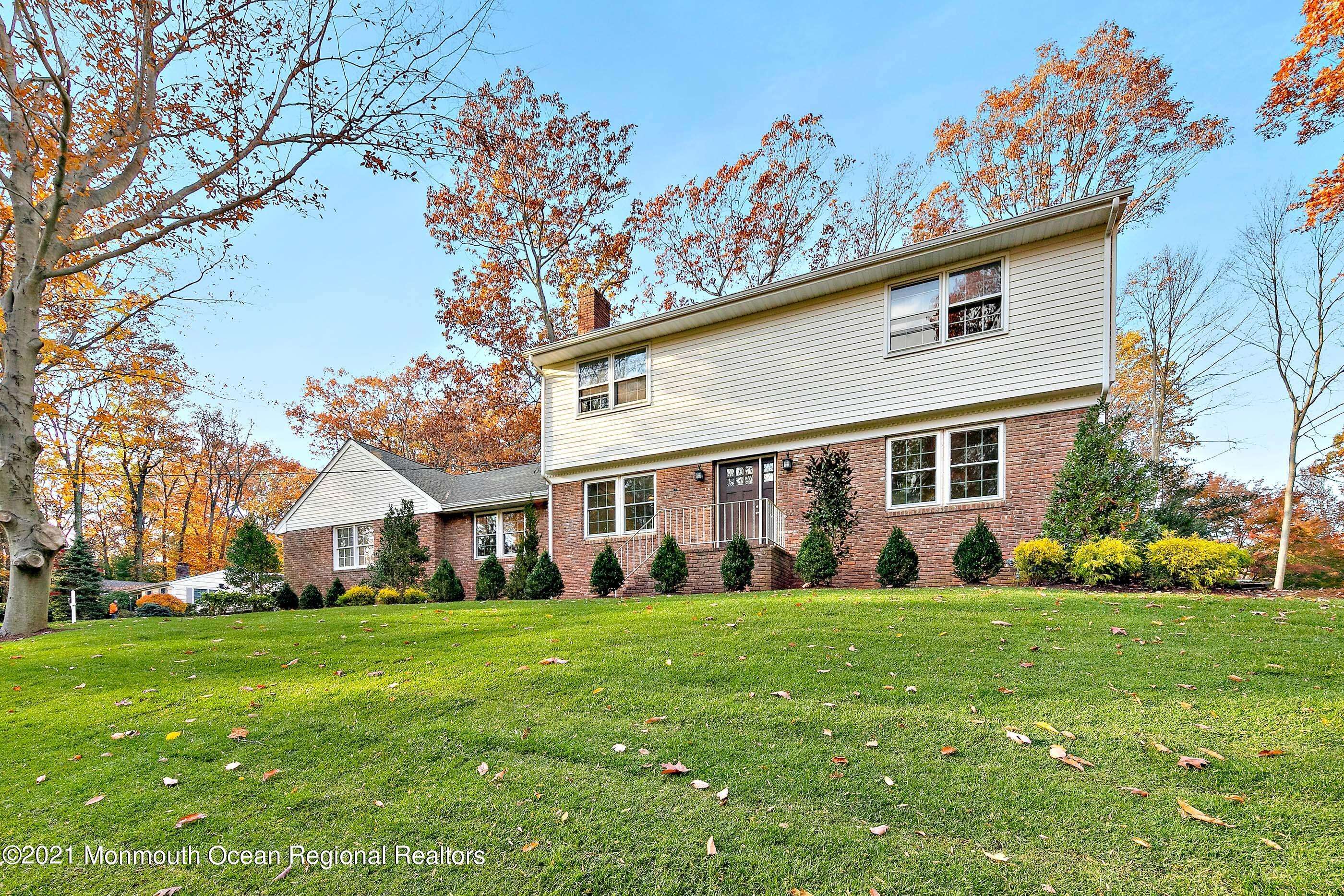 26 Dellwood Court, Middletown, NJ 07748