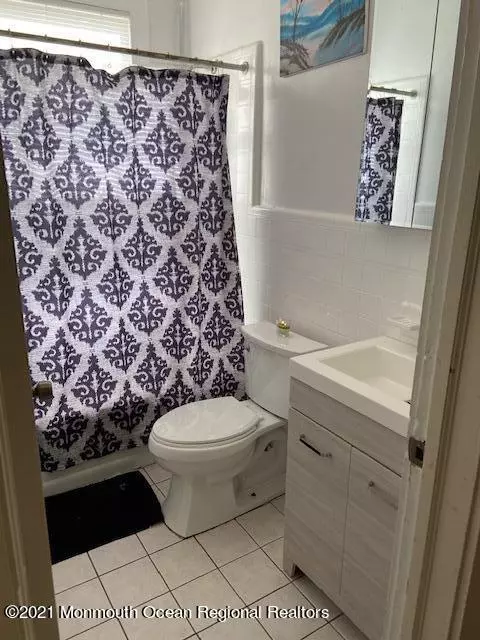 Keyport, NJ 07735,242 Main Street