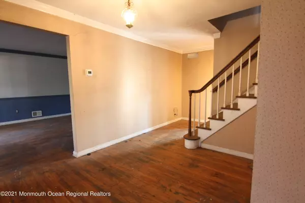 Holmdel, NJ 07733,3 Fellswood Way