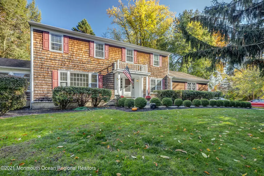 15 Algonquin Road, Holmdel, NJ 07733