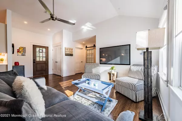 Rumson, NJ 07760,63 Rumson Road