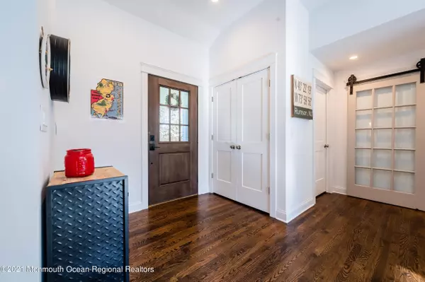 Rumson, NJ 07760,63 Rumson Road