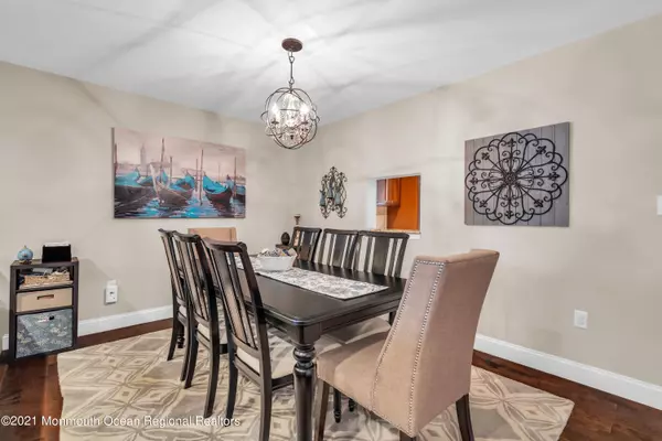 North Brunswick, NJ 08902,28 Albury Way