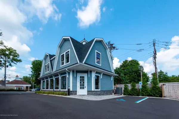 Rumson, NJ 07760,118 E River Road