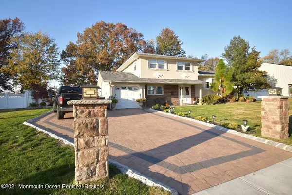 82 Holly Drive, Sayreville, NJ 08872