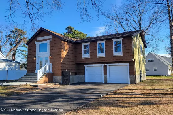101 Baywood Drive, Toms River, NJ 08753