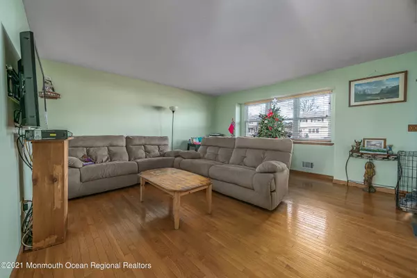 Lakehurst, NJ 08733,712 Cedar Street