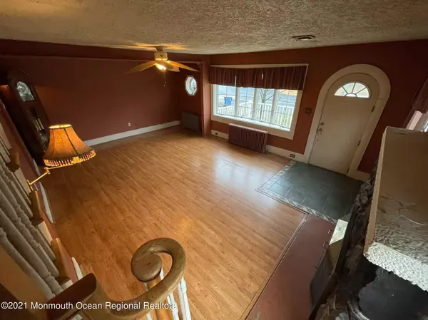 Keyport, NJ 07735,73 Ocean Boulevard