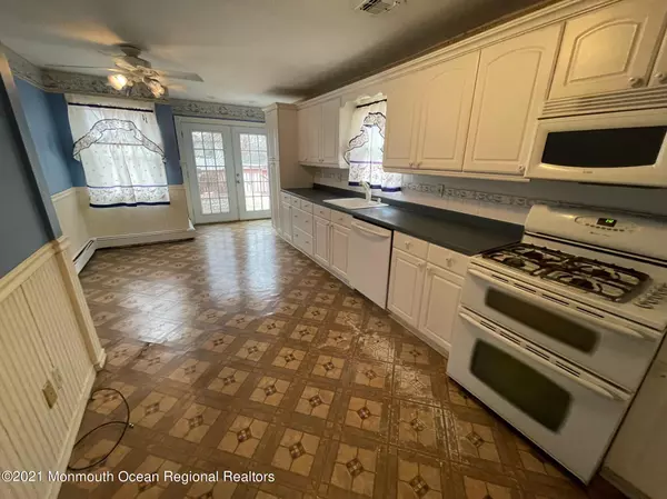 Keyport, NJ 07735,73 Ocean Boulevard