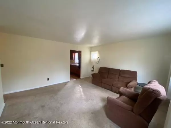 Hazlet, NJ 07730,12 Shadyside Avenue