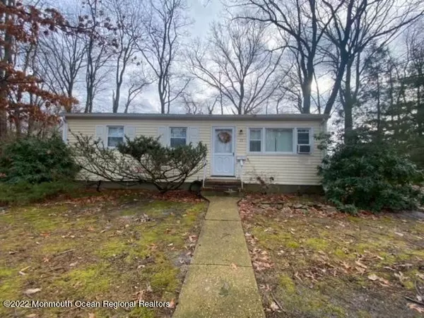 12 Shadyside Avenue, Hazlet, NJ 07730
