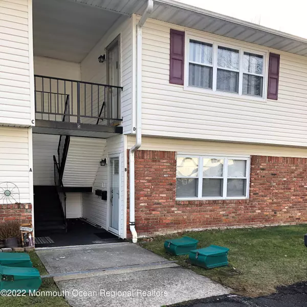 5 Utah Drive #421, Matawan, NJ 07747