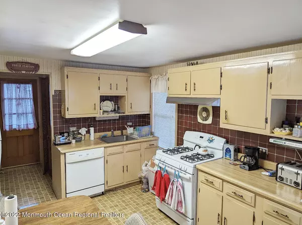 Rumson, NJ 07760,60 Avenue Of Two Rivers